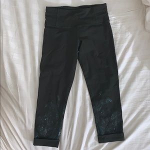 Lululemon cropped yoga leggings size 4